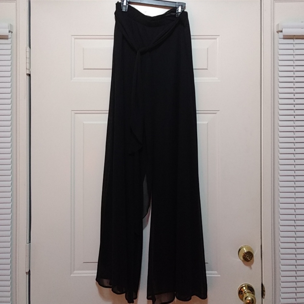 Wide legged pants